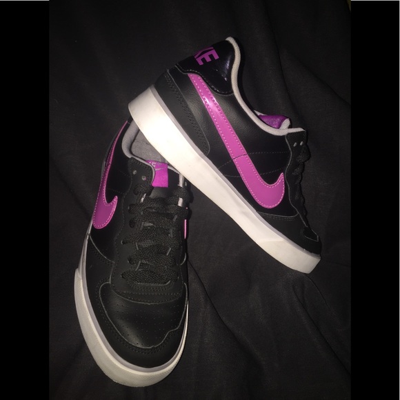 Nike Shoes - NIKE shoes